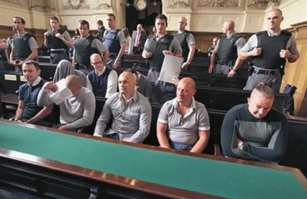 Danes bi moral biti v zadevi Balkanski bojevnik zaslišan policist, a ga ni bilo.