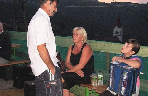 Še zadnji napotki pred nastopom eni najmlajših udeleženk Laškega sejma.