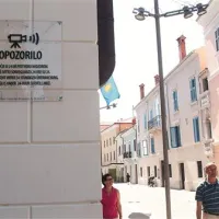 Veliki brat sporoča: &ldquo;Pazi, kaj počne&scaron;!&rdquo;