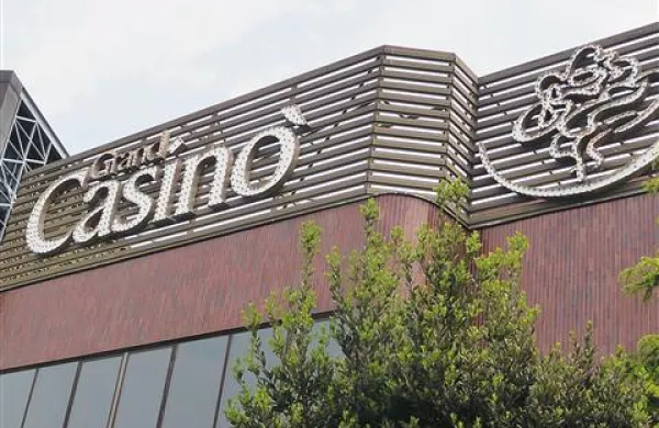 Če delničarji Casinoja na skupščini v petek ne bodo podprli predlogov o zmanjšanju osnovnega kapitala in o dokapitalizaciji, bo morala uprava prihodnji teden vložiti predlog za stečaj.  