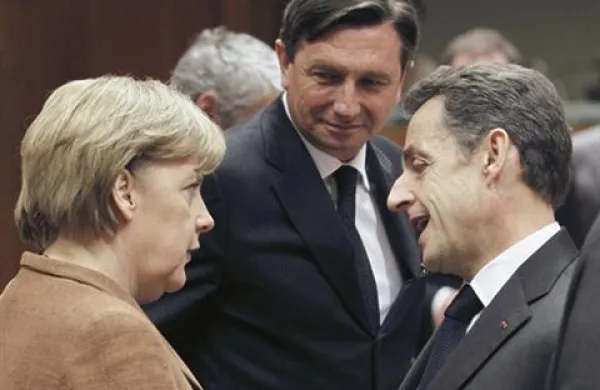 Vlada je naklonjena poglobljenemu usklajevanju gospodarskih politik v območju evra in zato pozdravlja predloge srečanja med nemško kanclerko Angelo Merkel in francoskim predsednikom Nicolasom Sarkozyjem.