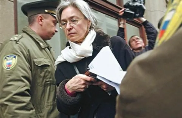 Ano Politkovsko so ubili oktobra leta 2006 v njenem moskovskem stanovanju, njen umor pa je vzbudil ogorčenje povsod po svetu.