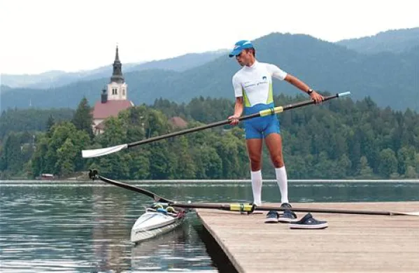 Rajko Hrvat je zadnje treninge opravil na Bledu, kjer bo v nedeljo dopoldne prebijal led za Slovenijo.