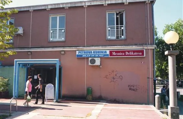 Mip je objavil ponudbo za prodajo osmih mesnic