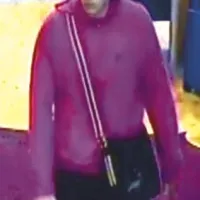 Policijska uprava Ljubljana prosi vse, ki bi kar koli vedeli o oboroženih neznancih, ki sta 9. junija zvečer oropala poslovalnico Raiffeisen Banke na Linhartovi cesti v Ljubljani, da to sporočijo na številko 113.