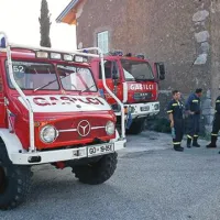 S požarom na Krasu se bori približno 100 gasilcev