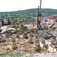 V Reji trdijo, da Granit za odvoz zemljine iz gradbene jame nima dovoljenj, tam pa menijo, da se jim Reja maščuje, ker za deponiranje materiala niso izbrali njegove lokacije.