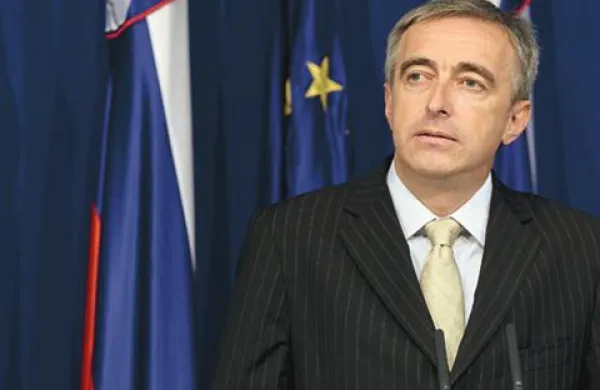 Aleš Zalar računa, da bo delo notranjega ministra opravljal do 19. septembra, ko naj bi državni zbor potrdil paket novih ministrov.