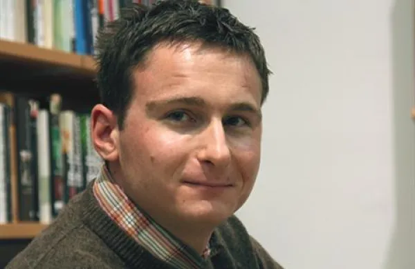 Novinar Matjaž Frangež, avtor knjig o orožarskih poslih po osamosvojitvi Slovenije, je na svoji spletni strani objavil poročilo o tranzitu orožja, ki ga je septembra 1993 pripravil tedanji minister za obrambo Janez Janša.