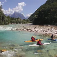Smaragdna Soča na poti v morje.