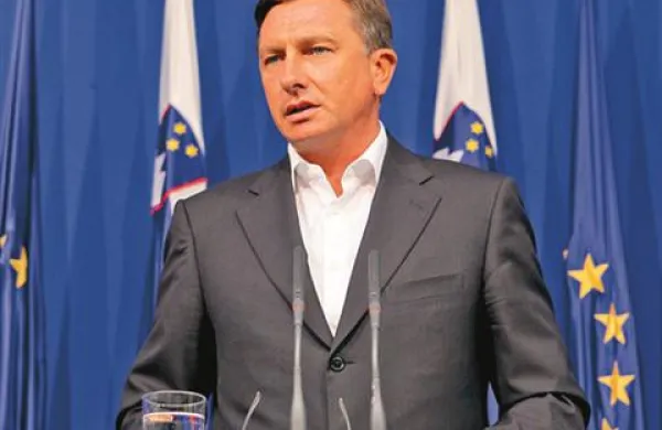Premier Borut Pahor se bo danes zvečer s srbskim predsednikom Borisom Tadićem v Beogradu pogovarjal o razmerah na Balkanu. 