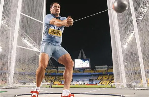 Primož Kozmus je tretji dan 13. atletskega svetovnega prvenstva v Deaguju v finalu meta kladiva osvojil bronasto odličje (79,39 metra).