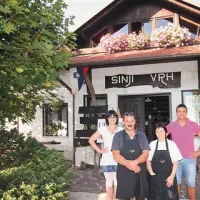 Družina Vidmar ( z leve): hči Polona, zakonca Hieronim in  Irma ter sin Kristjan. Na fotografiji manjka  sin Aljoša. 