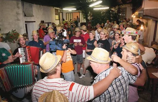 Fantovščina in pol je na Kraški ohceti na sporedu v četrtek