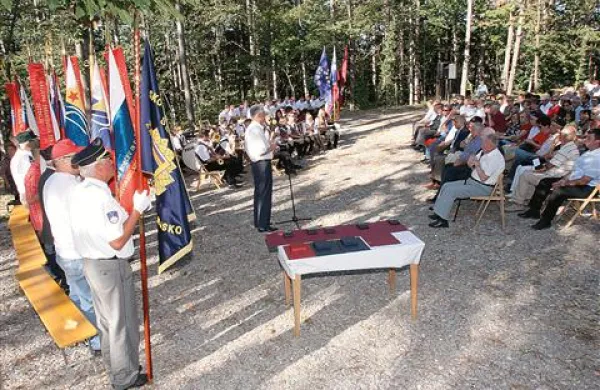 Režimi odhajajo, država ostaja