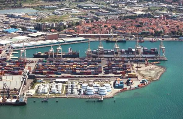 Združenje izvajalcev luškega transporta je zadovoljno z odločitvijo, da nadzorniki Luke sodelujejo pri reševanju izkoriščanja delavcev.   