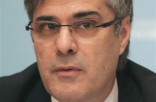 Na vladi potrjena novela zakona o pacientovih pravicah na novo ureja pravico do drugega mnenja in omejuje čakanje bolnikov na 60 minut, je danes pojasnil minister za zdravje Dorjan Marušič. 