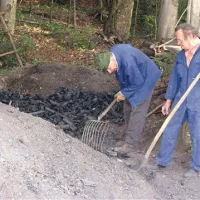 Tradicija ohranjena, oglja pa manjka