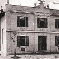 Tako je bil videti Sokolski dom v Prvačini ob odprtju, leta 1911