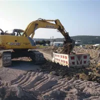 Tako je gradbena mehanizacija za podjetje Soline  čistila in urejala deponijo ob letališču   