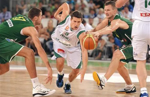 Jaka Lakovič je dosegel eno ključnih podaj za slovensko zmago