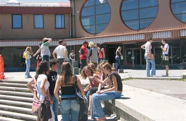 Na Šolskem centru uvajajo izredni študij tudi za dijake