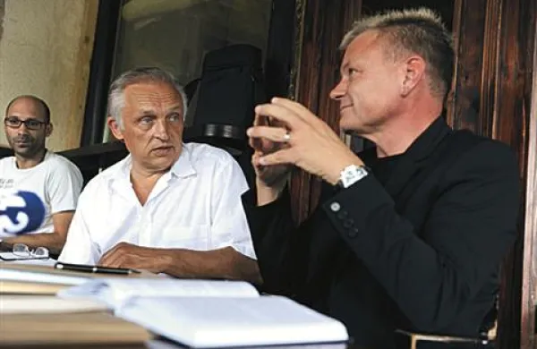 Poslanec Andrej Magajne in odvetnik Franc Matoz sta na novinarski konferenci spregovorila o dosedanjem poteku preiskave v primeru Magajna ter o domnevnih nezakonitostih, ki so se dogajale v preiskavi.