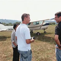 Madžara sta zasilno pristala