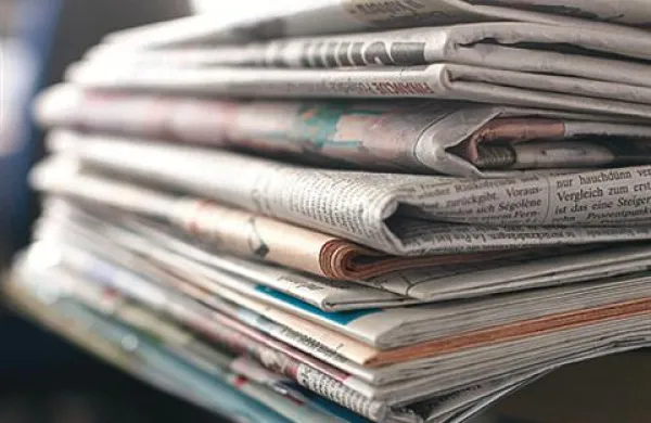 Slovensko medijsko okolje je bilo leta 2004 po besedah takratnega ameriškega veleposlanika v Sloveniji Johnnyja Younga zelo nenaklonjeno ZDA.