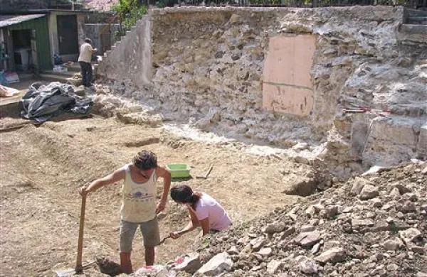 Odkrili so nove drobce o življenju v Castri