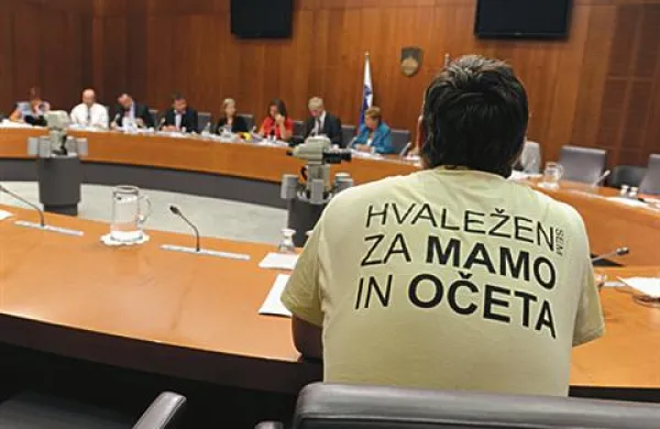 Pobuda za referendum o družinskem zakoniku bo romala na Ustavno sodišče.