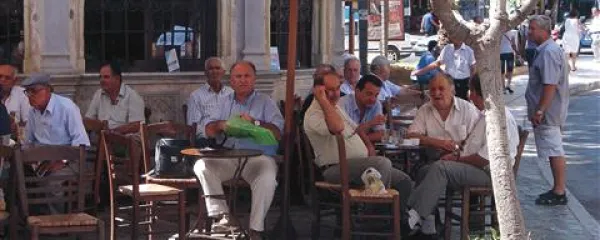 Popoldanski siesti se Grki kljub krizi ne nameravajo odpovedati