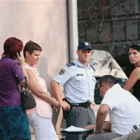 Kmalu po neljubem dogodku so se kriminalisti pogovorili s šokiranimi poštnimi uslužbenkami
