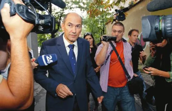 Na okrajnem sodišču v Ljubljani se je začelo sojenje obtoženi peterici v zadevi Patria.
