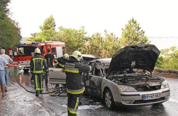 Eno od vozil je pri trčenju zagorelo.