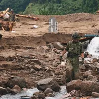 Zaradi tajfuna in njegovih posledic, kot so zemeljski plazovi, narasle reke in poplave, je umrlo 41 oseb, več kot 50 pa jih pogrešajo.