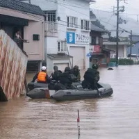 Tajfun na Japonskem je več tisoč ljudi odrezal od sveta