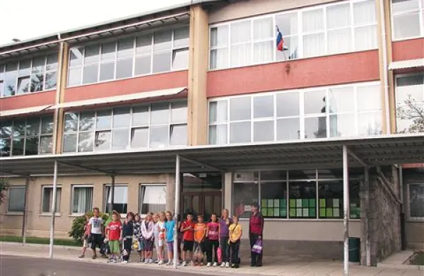 Učenci in učitelji že težko pričakujejo selitev iz obstoječih stavb v sodobno zasnovan šolski kompleks