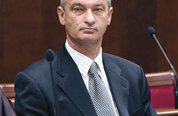 Sojenje nekdanjemu vodji oddelka za okolje in prostor na Upravni enoti Piran Klavdiju Mallyju, ki mu očitajo zlorabo položaja, naj bi se končalo v petek. 
