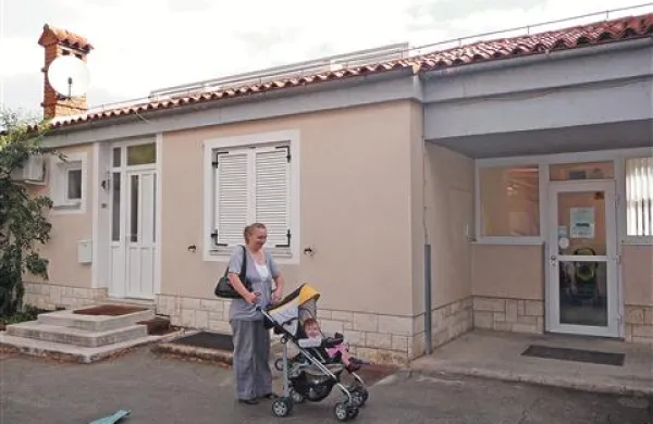 Nova oddelka izolskega vrtca Mavrica naj bi do konca tega    leta uredili  v hišniškem,  nekdanjem ravnateljevem stanovanju, ki je del vrtčevske stavbe. 