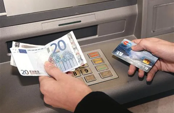 Obisk  bankomata drugih bank  v večini  primerov ni brezplačen.
