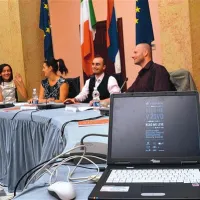 Na predvečeru v Trstu so se predstavili trije dosedanji štipendisti Goce Smilevski, Dragan Radovančević (z desne) in prva z leve Maja Hrgović. 
