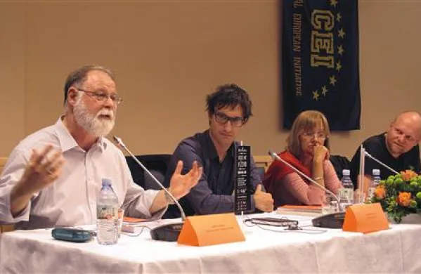   Z leve: Alberto Manguel, Gregor Podlogar, Ljiljana Jokić Kaspar in Pavel Brycz 