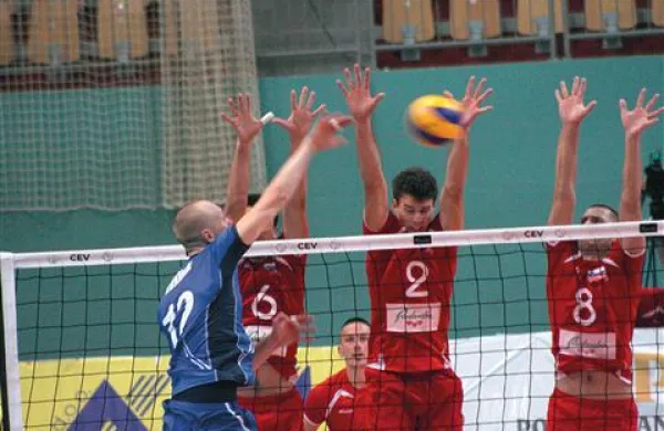 Na EP bodo odločale izkušnje iz težkih tujih lig, kakršne imajo (od leve v rdečem) Mitja Gasparini (Verona), Alen Pajenk (Macerata) in Miha Plot (Lennik, Belgija)