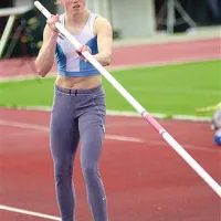 Članica AK Gorica Teja Melink je kmalu po olimpijskih igrah v Atenah sklenila kariero. Denarja za profesionalizem in enako dobrih naslednic ni bilo