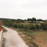 Območje, na katerem naj bi zrasla nova kmetija z apartmaji