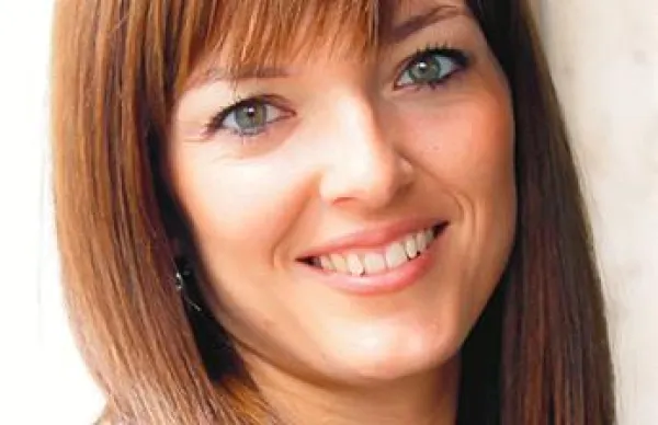 Andreja Čmaj Fakin: “Izbira naslova v tujem jeziku se nam ne zdi sporna niti v odnosu do naših bralcev, saj smo prepričani, da jih večina  pozna slogan I feel Slovenia in potemtakem razume vzporedno povezavo, ki smo jo v tem primeru aplicirali na Koper.” 