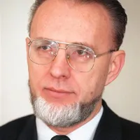 Janez Dular: “Gre za zelo hudo kršitev zakona o javni rabi slovenščine.  Pri piranskem županu Petru Bossmanu  je bila raba angleščine na javnih prireditvah predvidljiva, saj je znano, da je njegovo znanje slovenskega jezika precej šibko.” 