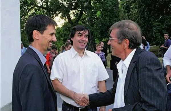 Gašper Troha, programski vodja festivala Vilenica in Mircea Cărtărescu ter Aleksander Peršolja. Foto: Zdravko Primožič/FPA