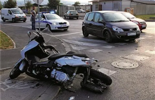 Na primorskih cestah sta se v zadnjih dnevih huje poškodovala dva motorista. Fotografija je simbolična. (Foto: Zdravko Primožič/FPA)